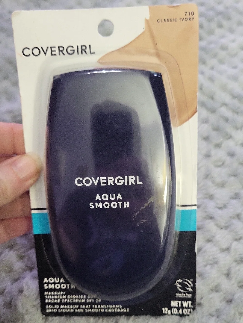 New COVERGIRL Aqua Smooth Solid Foundation - Classic Ivory (710)